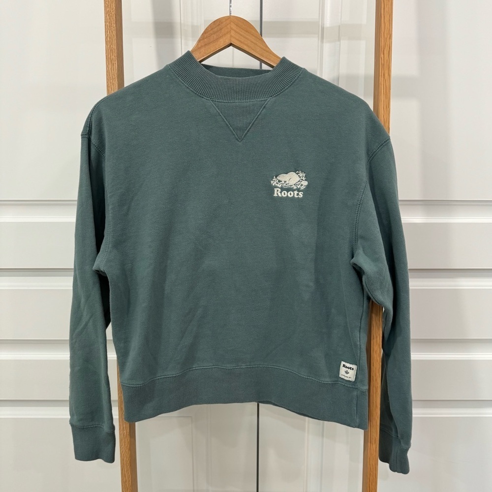 EUC Roots Ladies Mockneck  Crewneck Sweatshirt‎ - Size Small